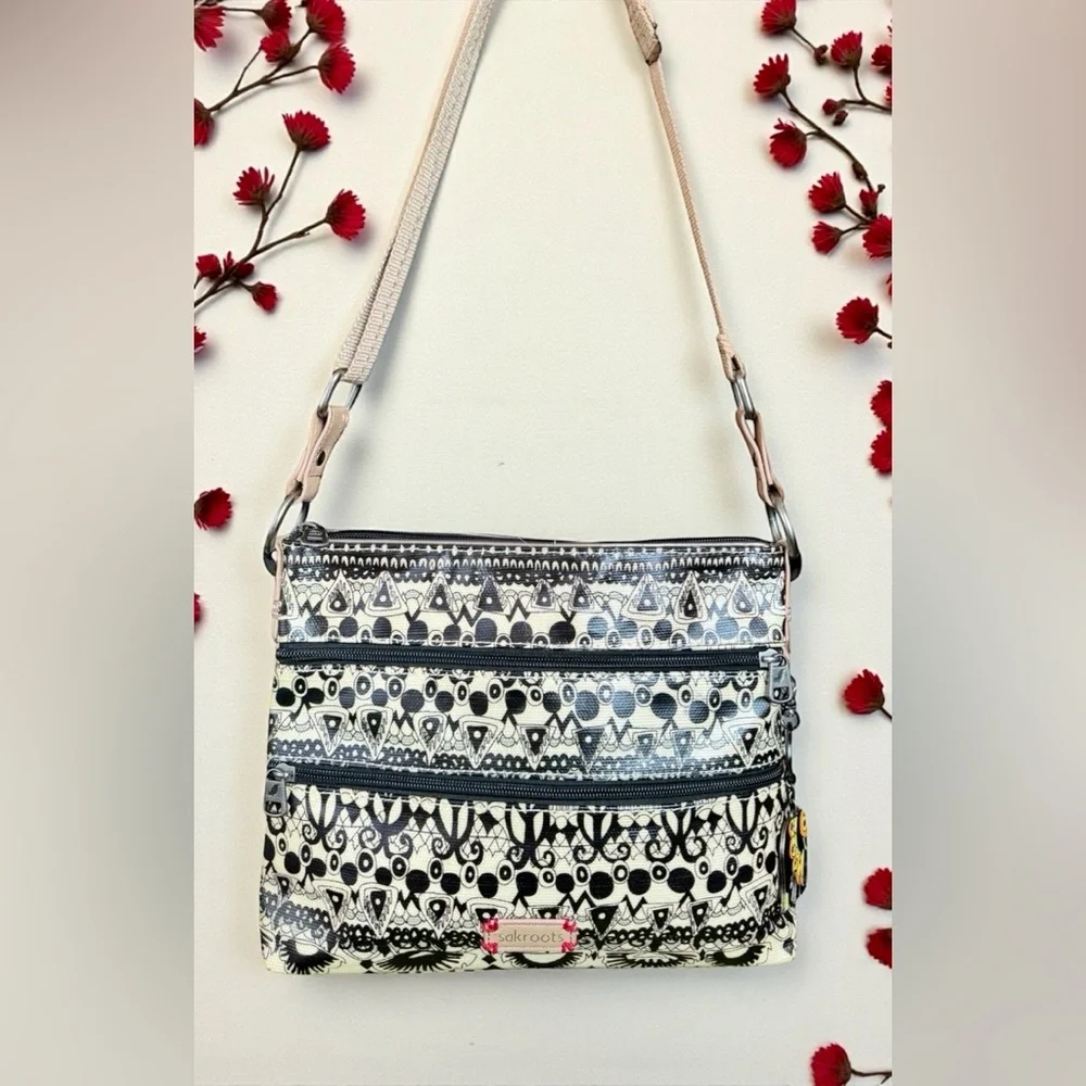 SAKROOTS Artist Circle Flat Crossbody Bag. - Picture 5 of 16